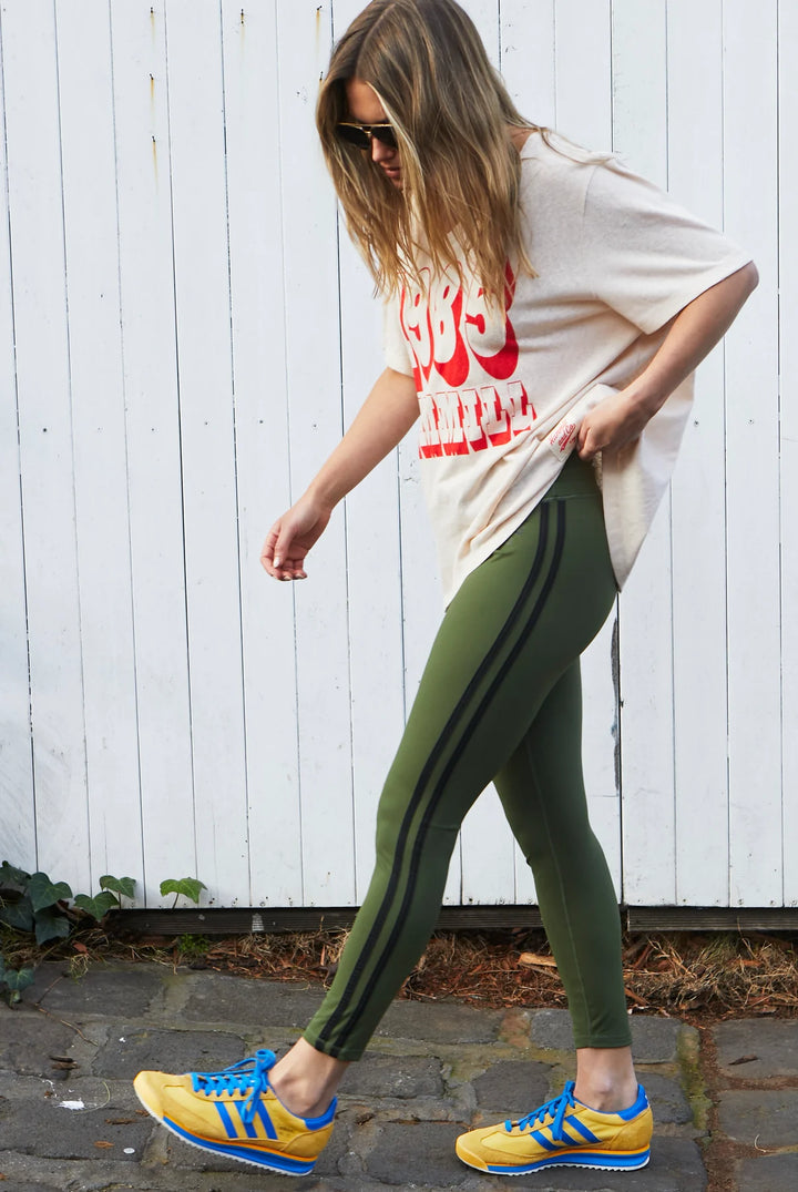 HAMMILL LOGO V-NECK TEE