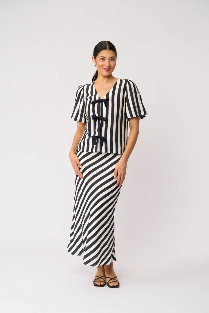 Stripe Right Top