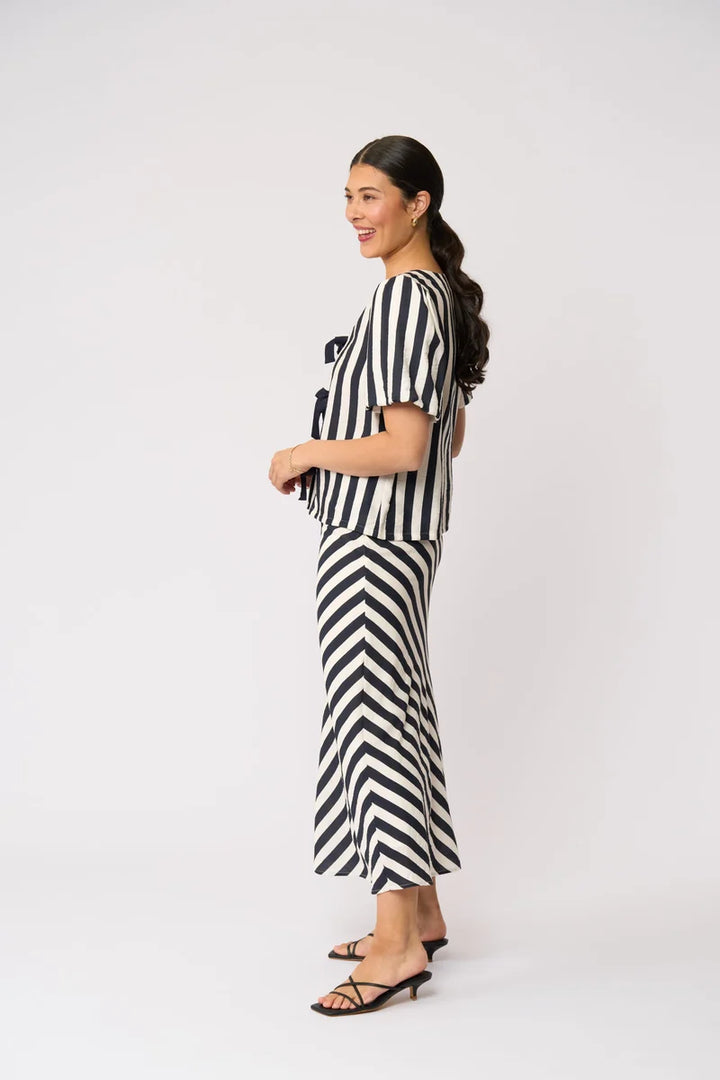 Stripe Right Top
