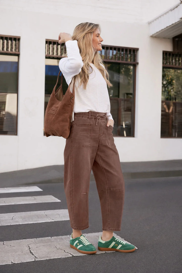 Leo Barrel Jeans- Chocolate