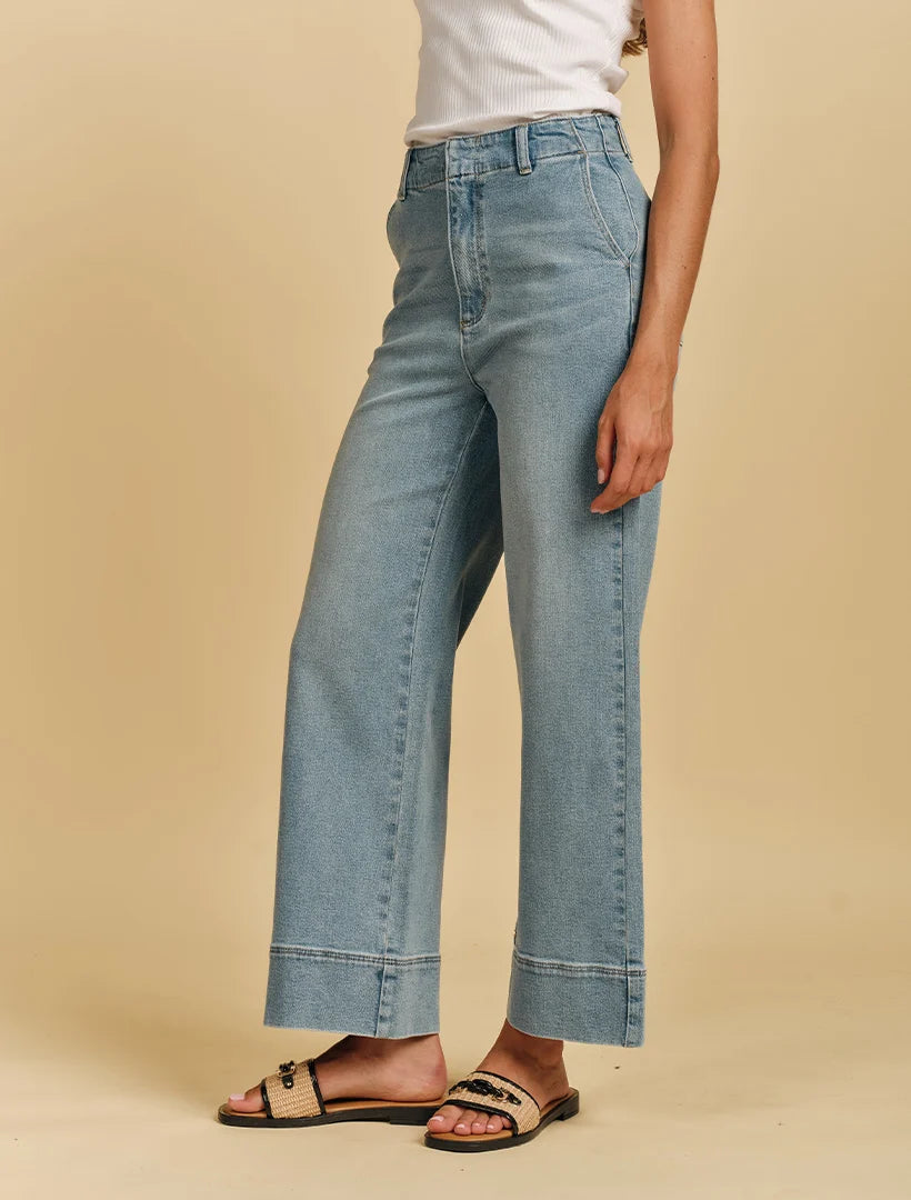 Wanda Pale Wash Jean